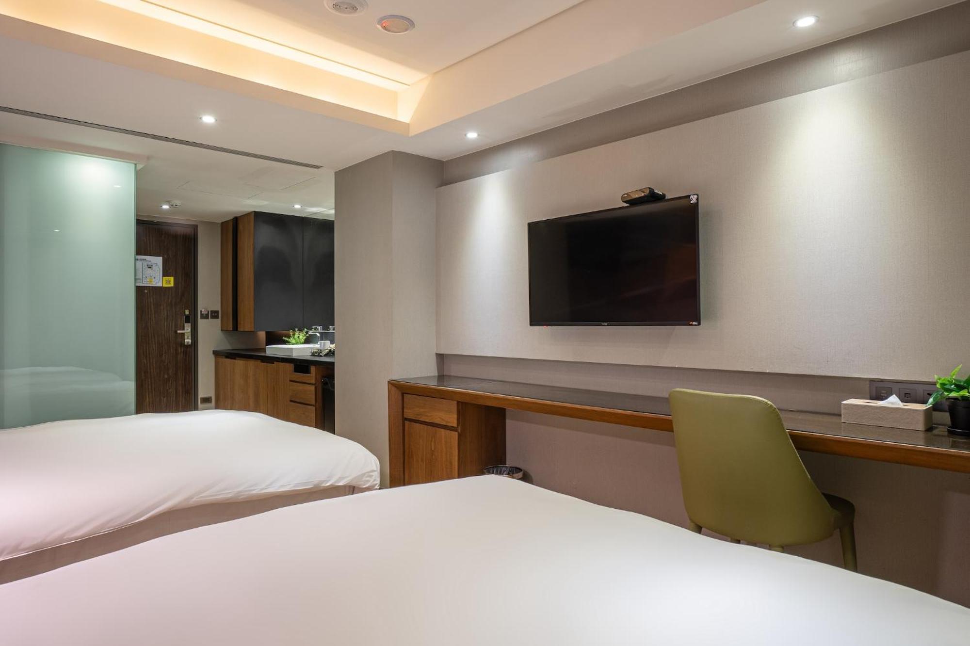 Check Inn Taichung Wenxin Zhongqing Dış mekan fotoğraf