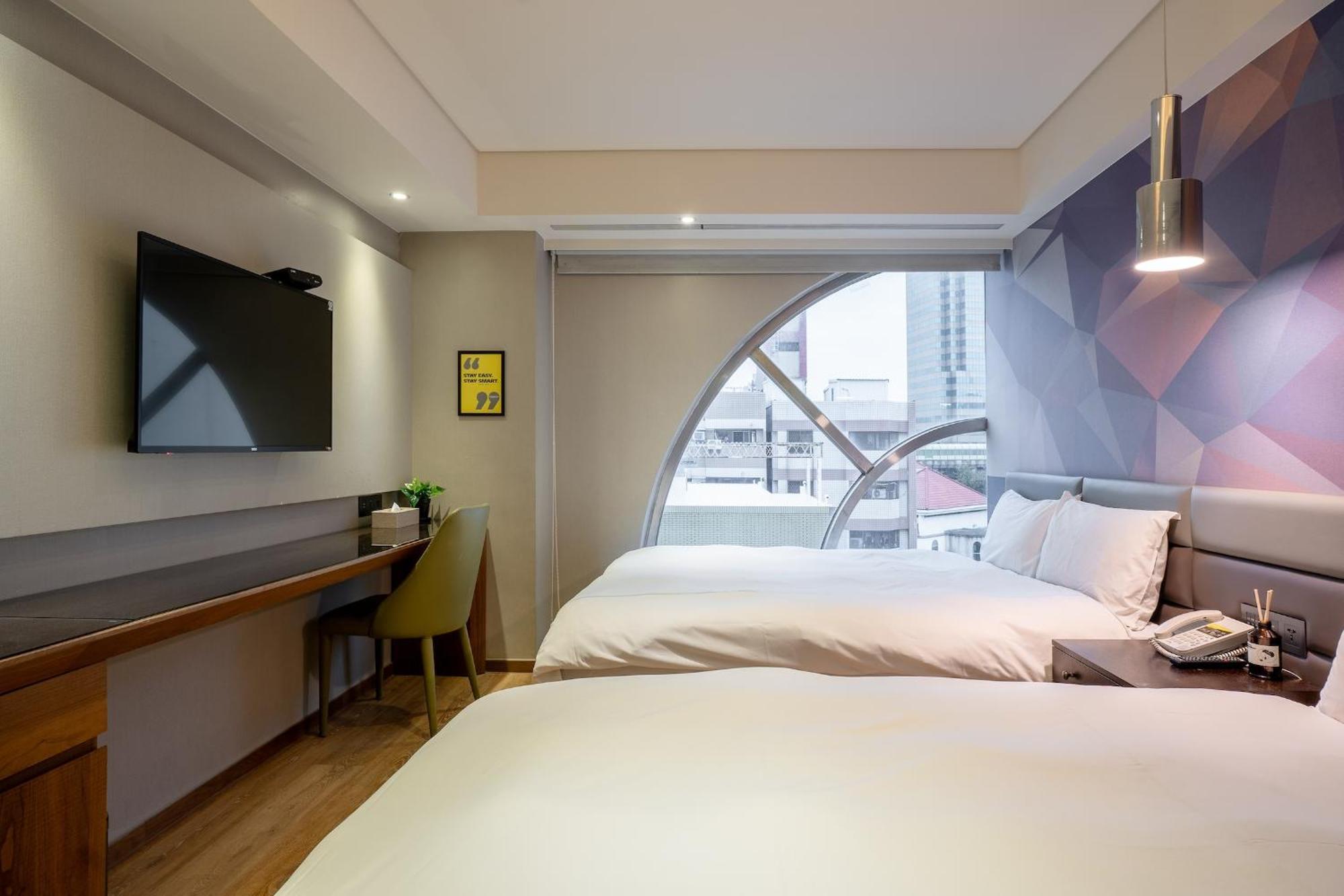Check Inn Taichung Wenxin Zhongqing Dış mekan fotoğraf