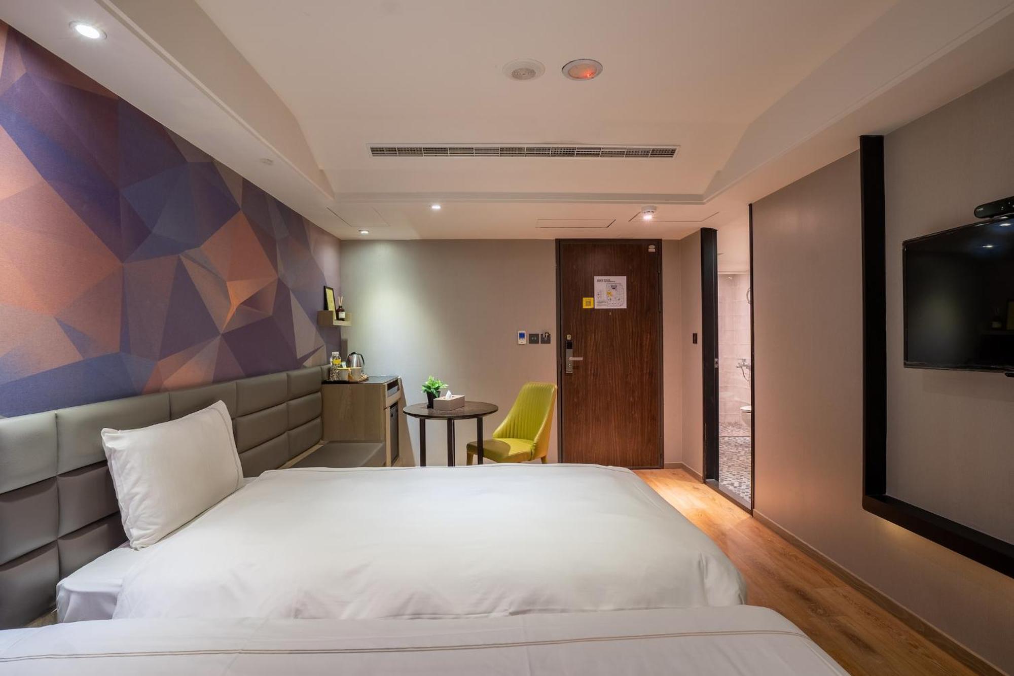 Check Inn Taichung Wenxin Zhongqing Dış mekan fotoğraf
