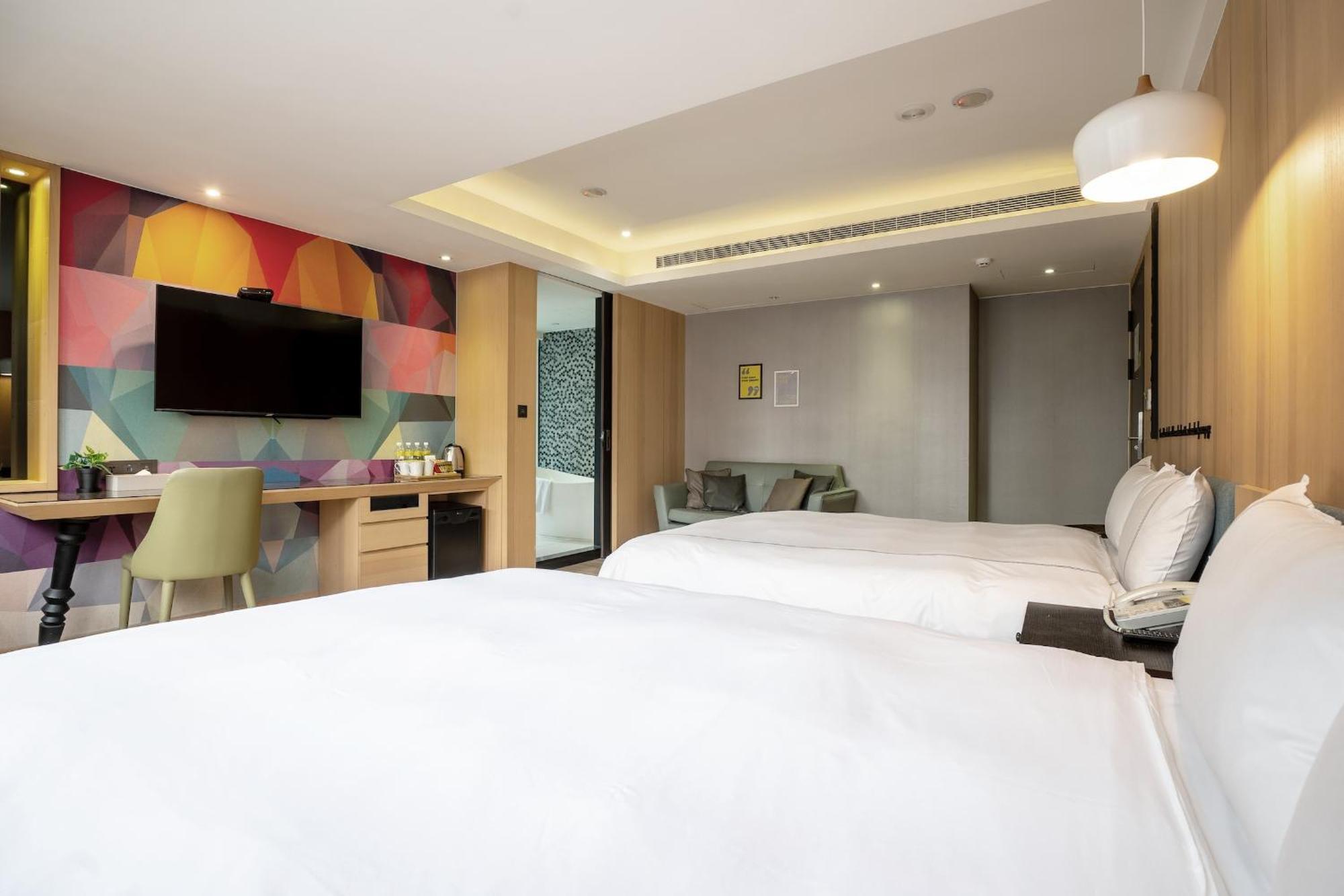Check Inn Taichung Wenxin Zhongqing Dış mekan fotoğraf