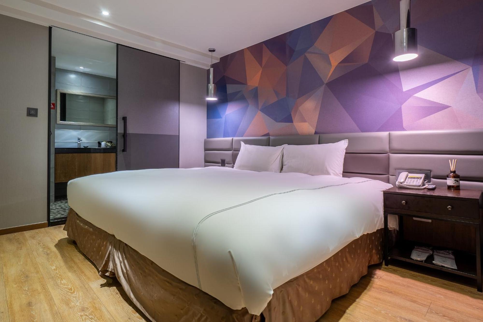Check Inn Taichung Wenxin Zhongqing Dış mekan fotoğraf