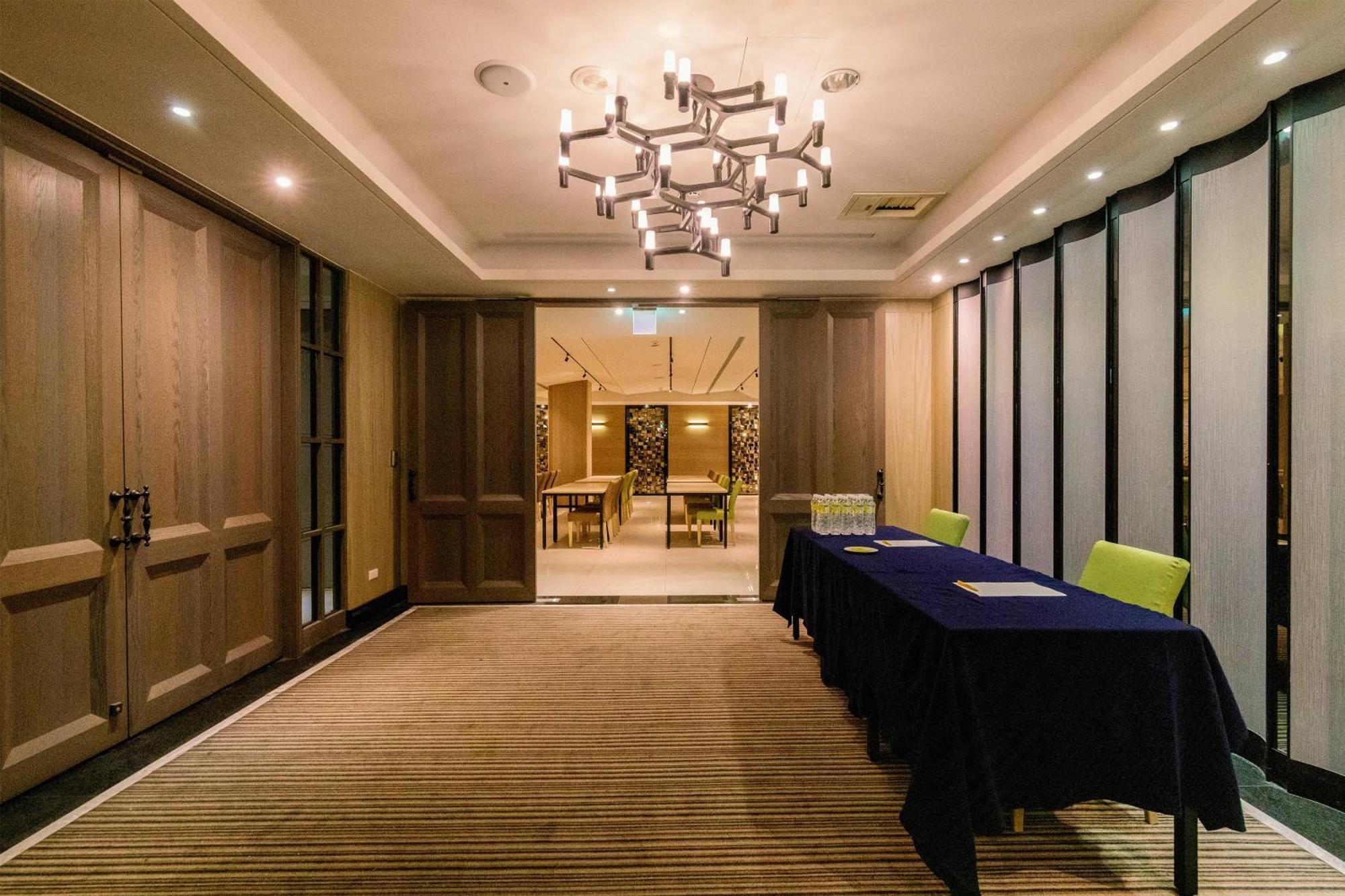Check Inn Taichung Wenxin Zhongqing Dış mekan fotoğraf
