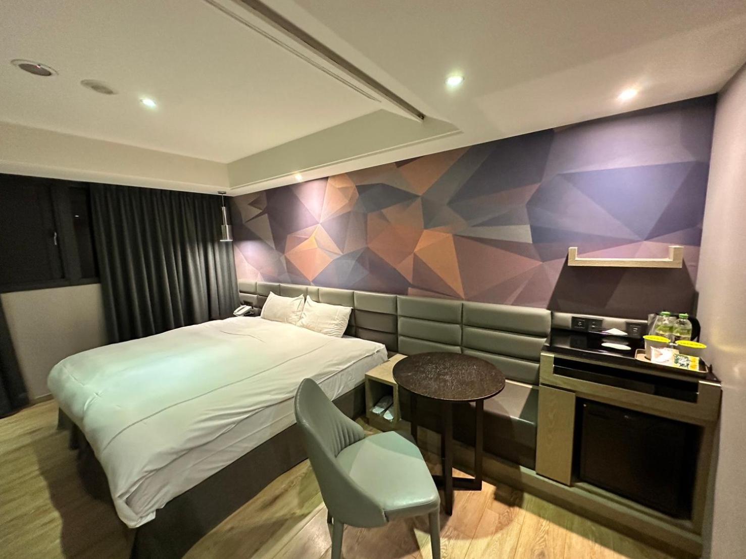Check Inn Taichung Wenxin Zhongqing Dış mekan fotoğraf