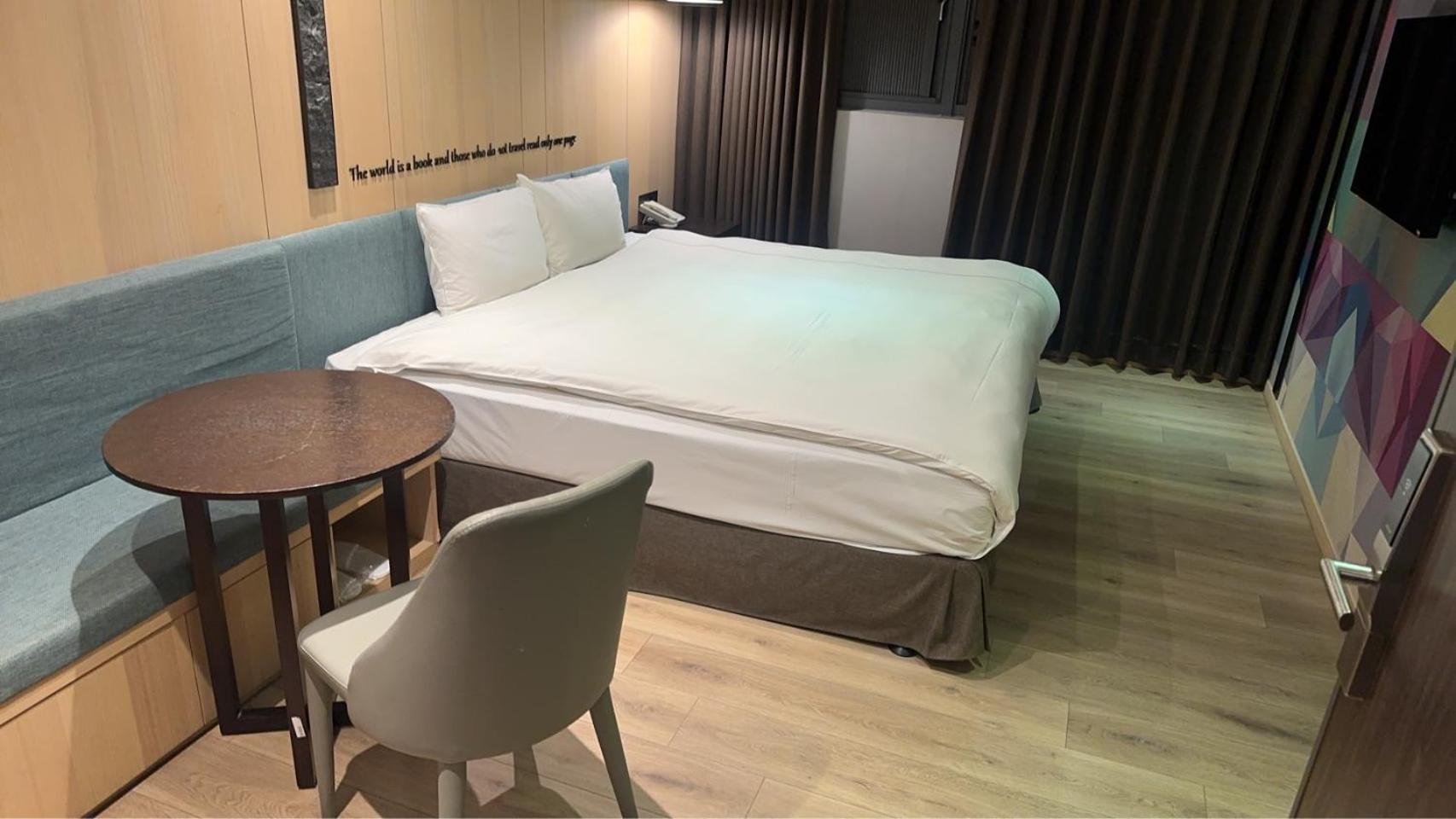 Check Inn Taichung Wenxin Zhongqing Dış mekan fotoğraf